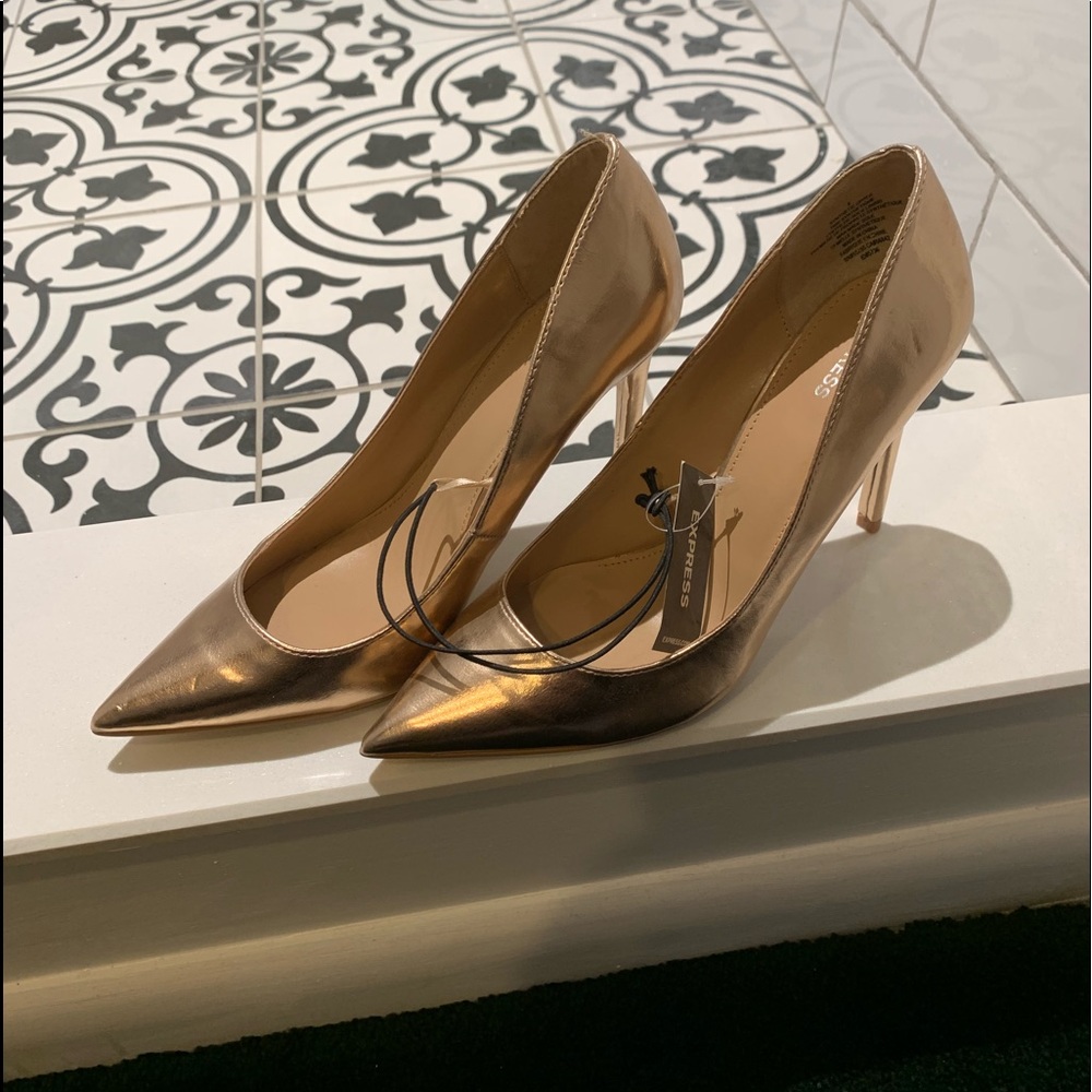 NWT Express Copper/Rose Gold 4” heels. Size 8
